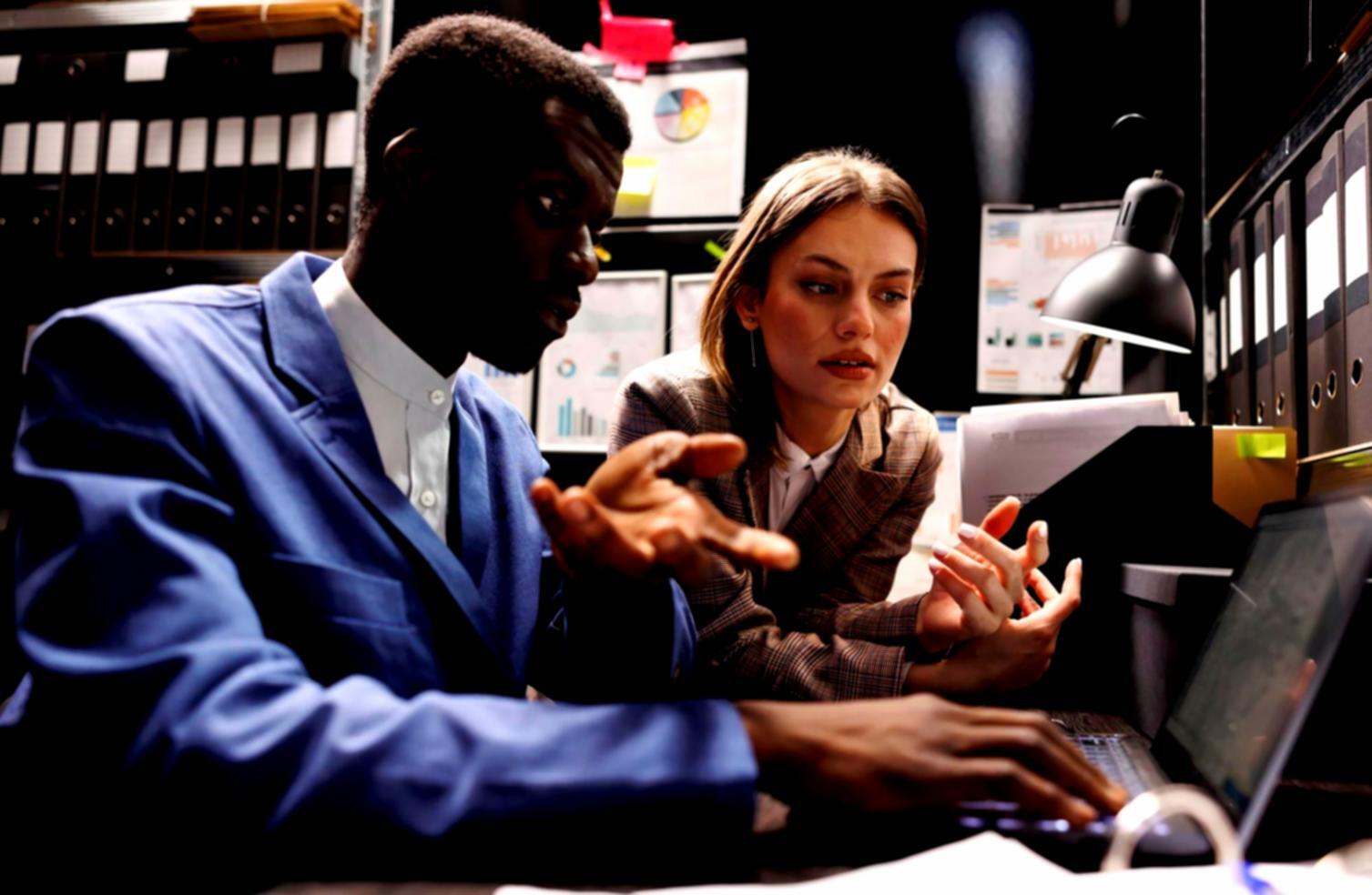 Financial advisor working one-on-one with international student